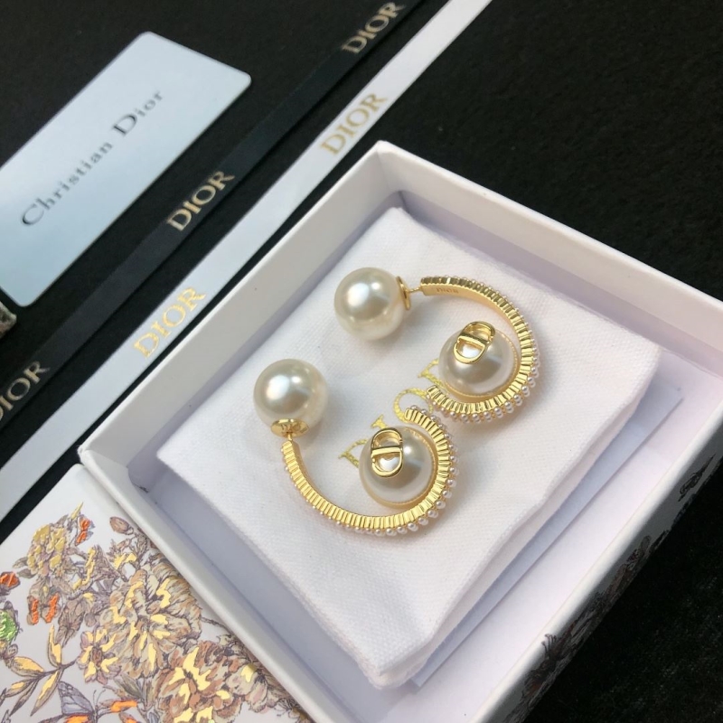 chr1st1an D10r earrings